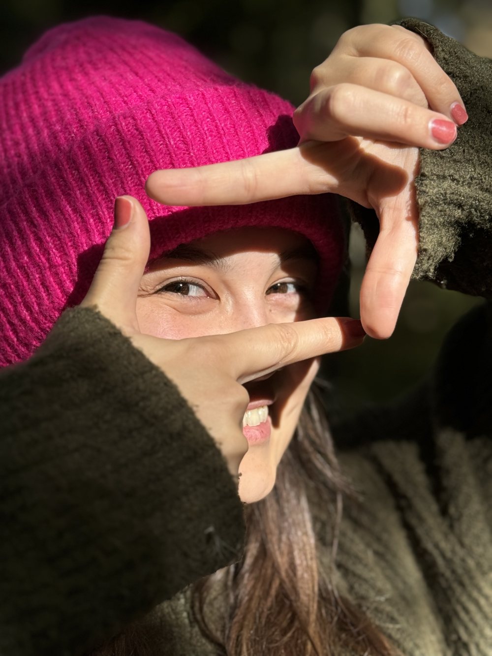 Aline Küstahler framing the camera with her hands